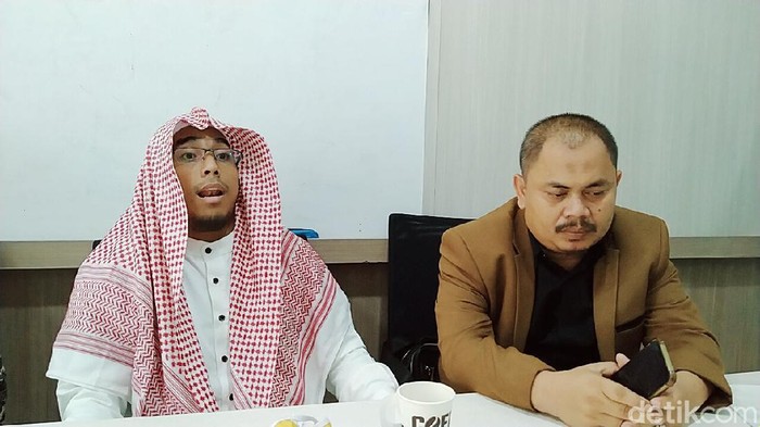 Ustaz Maaher Akan Polisikan Nikita Mirzani