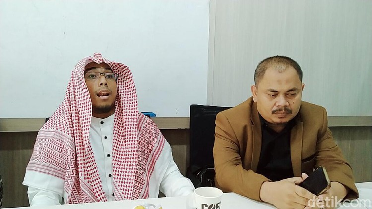 Ustaz Maaher Akan Polisikan Nikita Mirzani