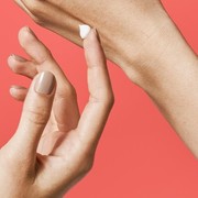 4 Alasan Kamu Perlu Skin Shield dari Peach & Lily