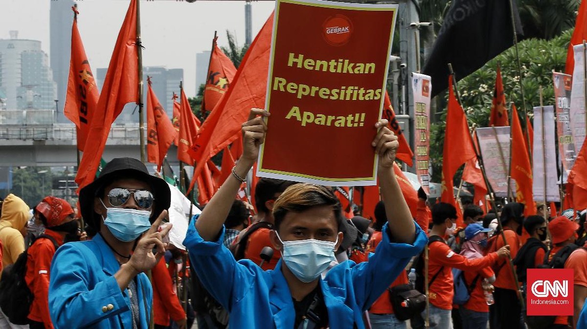 FOTO: Aksi Hari Pelajar Internasional di Depan Kemendikbud