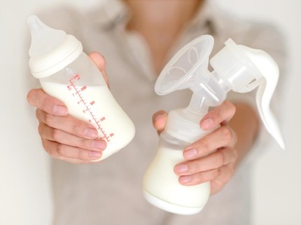 5 Cara Tepat Menghangatkan ASI Perah Beku agar Tak Rusak Nutrisinya