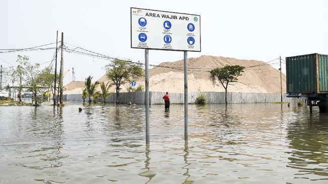 Pansus DPRD DKI merekomendasikan Pemprov untuk meng-upgrade master plan penanggulangan banjir karena kini masih mengacu pada kondisi Jakarta pada 1973.