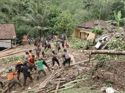 Video Sekeluarga Tertimbun Longsor di Banyumas , 1 Tewas 3 Hilang
