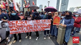 Demo Bubar, Massa Buruh-Pelajar Tertib Tinggalkan Kemendikbud