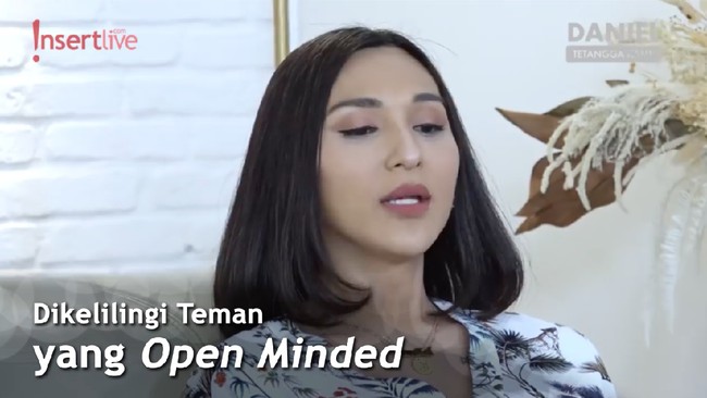 Dena Rachman Ceritakan Pertama Kali Merasa Berbeda