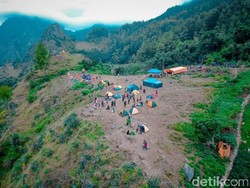 Lagi Hits di Enrekang, Lampu Pengusir Hama Jadi Spot Wisata Baru