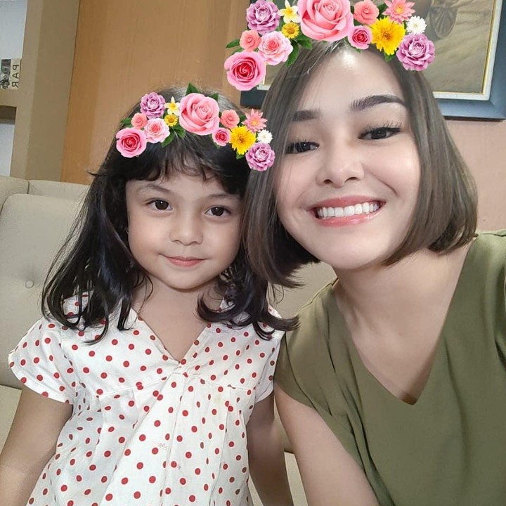 <p>Sinetron Ikatan Cinta kini menjadi salah satu tontonan hit di layar kaca Indonesia. (Foto: Instagram @farashakila2015)</p>
