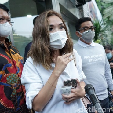 Hp Hilang 3 Tahun Lalu Saat Jadi Istri Gading, Ada Data Gisel yang Bocor?