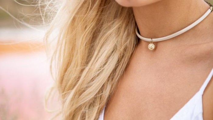 Kenakan Kalung Ini Sebagai Aksesoris untuk Memberikan Kesan Seksi