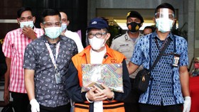 KPK Tahan Wali Kota Dumai Zulkfili Adnan Singkah