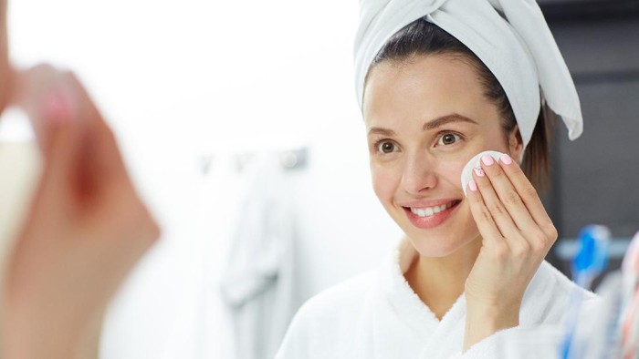 Masih Butuh Double Cleansing? Berikut Rekomendasi Produk Buat Kamu!