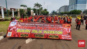 Massa Buruh Tolak UU Ciptaker Padati DPR, Janji Patuh Prokes