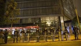 FOTO: Peru Krisis, Hotel Messi Dijaga Ketat
