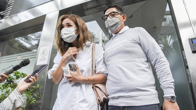Polda Metro Jaya menyatakan Gisel dan seorang pria berinisial MYD terancam 12 tahun penjara usai ditetapkan sebagai tersangka kasus video porno.