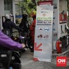 Petugas mengisikan Bahan Bakar Minyak (BBM) non subsidi jenis Pertalite saat promo Pertalite di SPBU Jakarta. Selasa, 17 November 2020. PT Pertamina (Persero) memberikan diskon harga pembelian BBM jenis Pertalite di wilayah Jakarta Pusat dan Jakarta