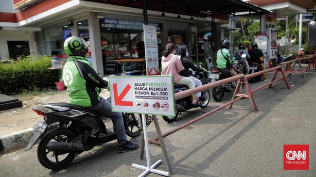 Pertamina menjual Pertalite seharga Premium Rp6.450 per liter di Pekanbaru, Samarinda, Sampit, Balikpapan dan Medan sejak Minggu (21/3) sampai 6 bulan ke depan.