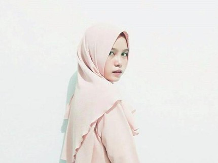 Wanita Berhijab Asal RI Ini Ternyata Sudah Debut Jadi Penyanyi di Jepang