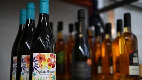 English Noveau, Rival Beaujolais Noveau dari Inggris