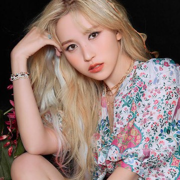 10 Idol K-Pop Wanita yang Memancarkan Getaran Halus Lewat Visual Menawan