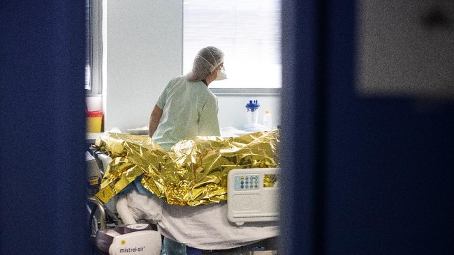 FOTO: 24 Jam di ICU saat Gelombang II Corona Prancis