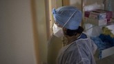 FOTO: 24 Jam di ICU saat Gelombang II Corona Prancis Gelombang kedua virus corona di Prancis menjadi mimpi buruk bagi tim medis. Lonjakan kasus baru Covid-19 di Prancis terus terjadi sejak September lalu.