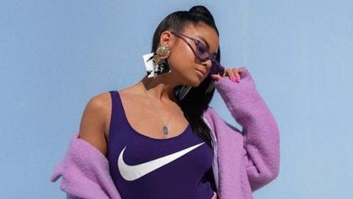 5 Warna Outfit yang Akan Hits di 2021