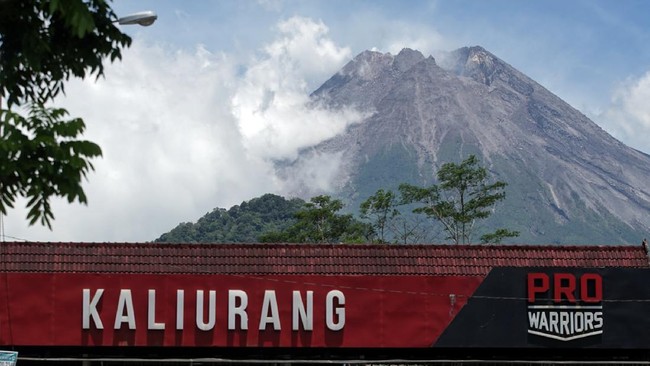 Gunung Merapi mengalami 46 kali gempa guguran selama periode pengamatan Senin (30/11).