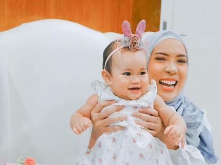 7 Potret Lucunya Baby Sada, Anak Fitri Tropica yang Menggemaskan