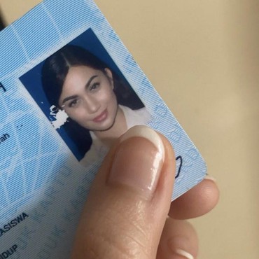 Selain Ariel Tatum, 3 Artis Ini Juga Punya Foto KTP Cantik