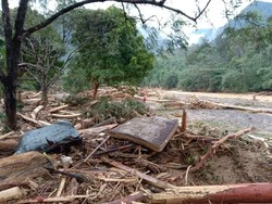 Banjir Bandang Terjang Kawasan Wisata Landak River Bahorok Sumut
