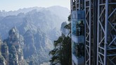 FOTO: Panorama Pandora dari Lift Outdoor Tertinggi di Dunia China memiliki lift luar ruangan tertinggi di dunia yang beroperasi di Taman Hutan Zhangjiajie.