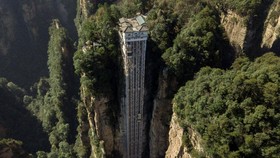 FOTO: Panorama Pandora dari Lift Outdoor Tertinggi di Dunia