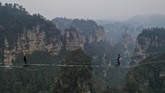 FOTO: Panorama Pandora dari Lift Outdoor Tertinggi di Dunia China memiliki lift luar ruangan tertinggi di dunia yang beroperasi di Taman Hutan Zhangjiajie.