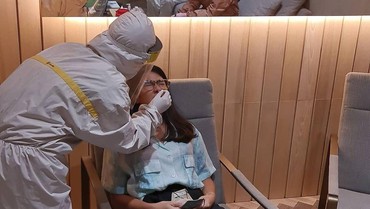 img-title Jalani Tes SWAB, Kecantikan Wajah Dian Sastro Dipuji Netizen