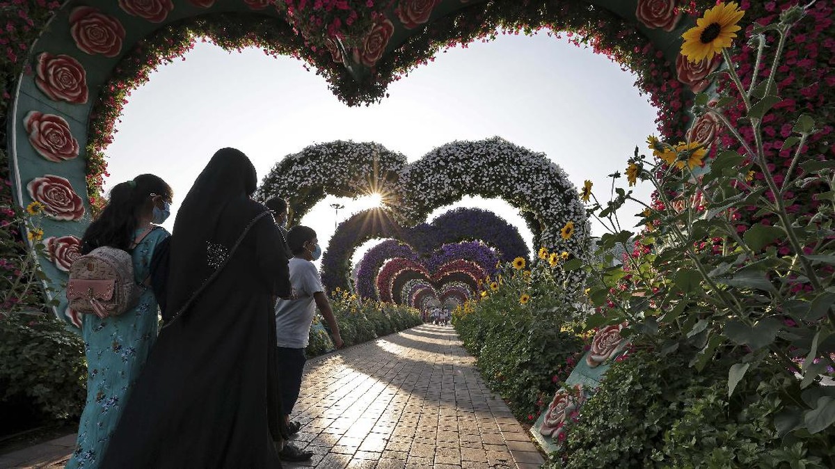 FOTO: Taman Bunga Terbesar di Dunia Kembali Dibuka