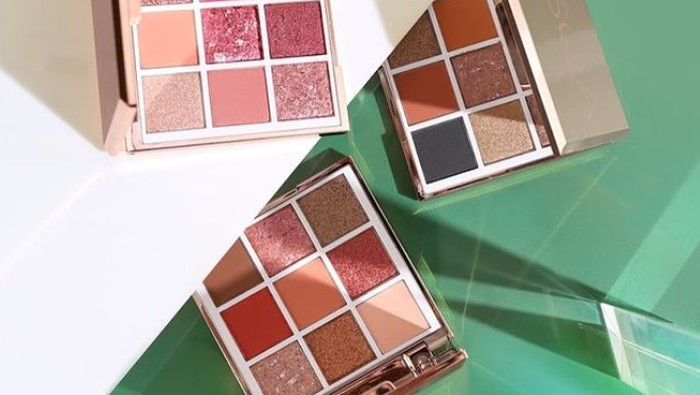 7 Rekomendasi Eyeshadow Pallete Lokal untuk Pemula, Warnanya Pigmented! 7 Rekomendasi Eyeshadow Pallete Lokal untuk Pemula, Warnanya Pigmented!