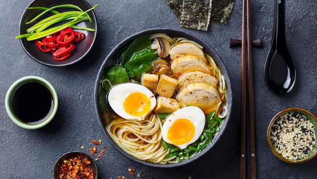 Ramai-Ramai Makan Ramen di Gyu Katsu Nikaido, Diskon 30 Persen Makan ramen murah berempat di Gyu Katsu Nikaido nggak sampai Rp200 ribu bisa didapat dengan membayar pakai Allo Bank. Simak caranya di sini.
