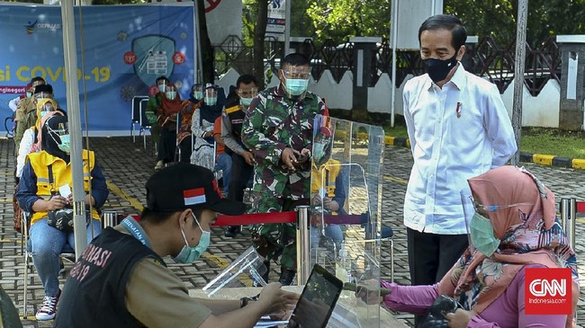 Presiden Joko Widodo lakukan sidak pelaksanaan simulasi vaksinasi di Puskesmas Tanah Sereal, Bogor, Rabu (18/11).