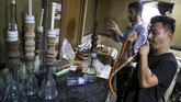 FOTO: Warisan Kerajinan Pipa Shisha Tradisional di Irak Kota Karbala, Irak tidak hanya dikenal sebagai situs ziarah religi, tapi juga dengan kerajinan pipa kayu tradisional yang kerap digunakan untuk shisha.