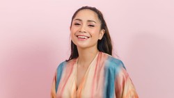 Nagita Slavina Bikin Syok Usai Jadikan Tas Mahal Sebagai Bantal Tidur