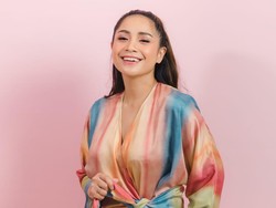 Nagita Slavina Bikin Syok Usai Jadikan Tas Mahal Sebagai Bantal Tidur