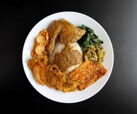 Tips Makan Nasi Padang Buat Kamu yang Lagi Diet, Gampang Dicontek!