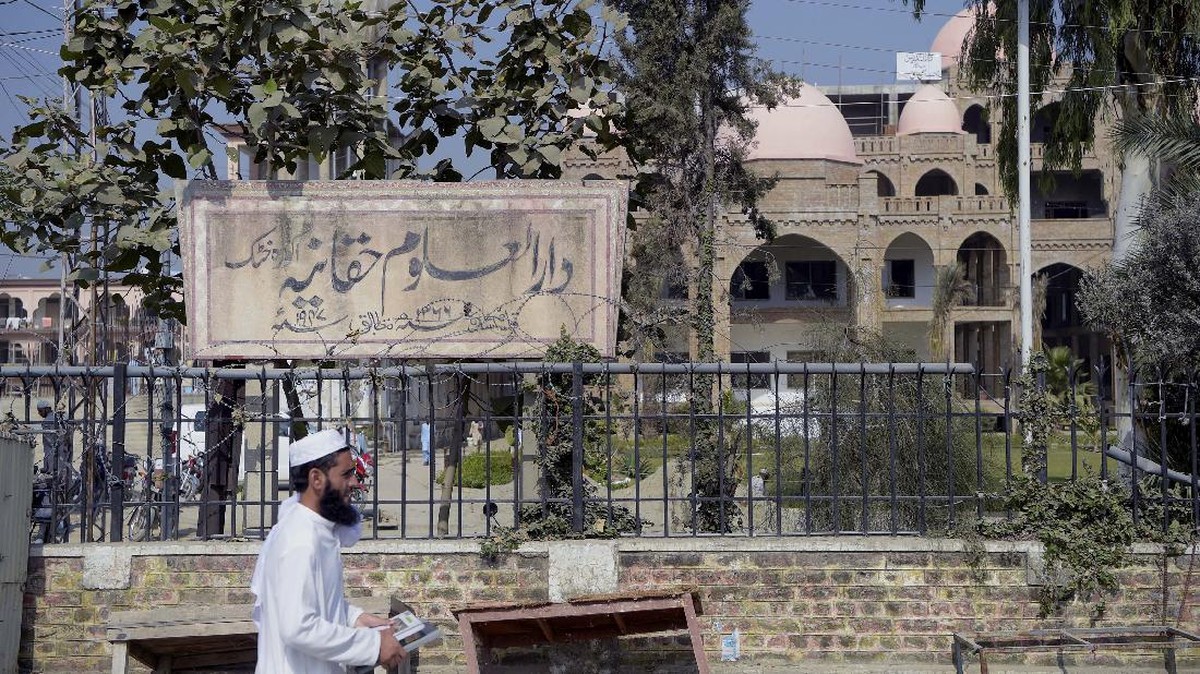 FOTO: Mengintip Pesantren Almamater Petinggi Taliban