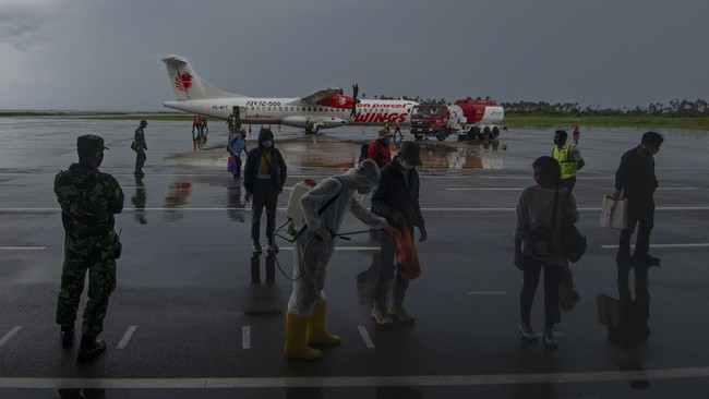 Pesawat Lion Air dengan nomor penerbangan JT-224 rute Surabaya-Banjarmasin putar balik ke bandara asal setelah 20 menit terbang pada Selasa (30/3).
