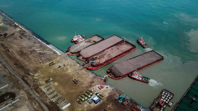 Kepala Kesyahbandaran dan Otoritas Pelabuhan Kelas II Patimban Dian Wahdiana mengatakan proyek tambahan Pelabuhan Patimban bakal rampung akhir 2025.