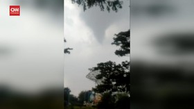 VIDEO: Angin Puting Beliung Porak Porandakan Pemukiman Warga