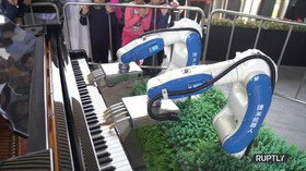 VIDEO: Robot Mahir Bermain Piano