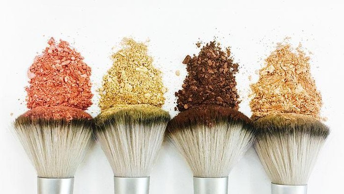 Tips dan Rekomendasi Produk Pembersih Alat Makeup Agar Tak Jadi Sarang Bakteri