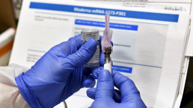 CDC mengungkapkan orang-orang Amerika Serikat yang sudah mendapatkan vaksin Covid-19 penuh bisa berkumpul di dalam ruangan tanpa memakai masker