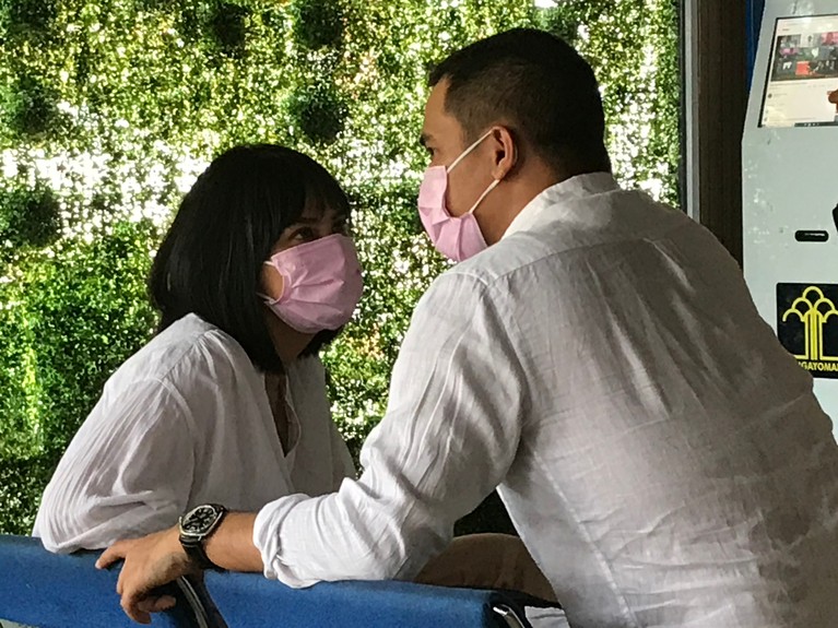 Vanessa Angel Vanessa Angel menyerahkan diri ke rutan pondok bambu